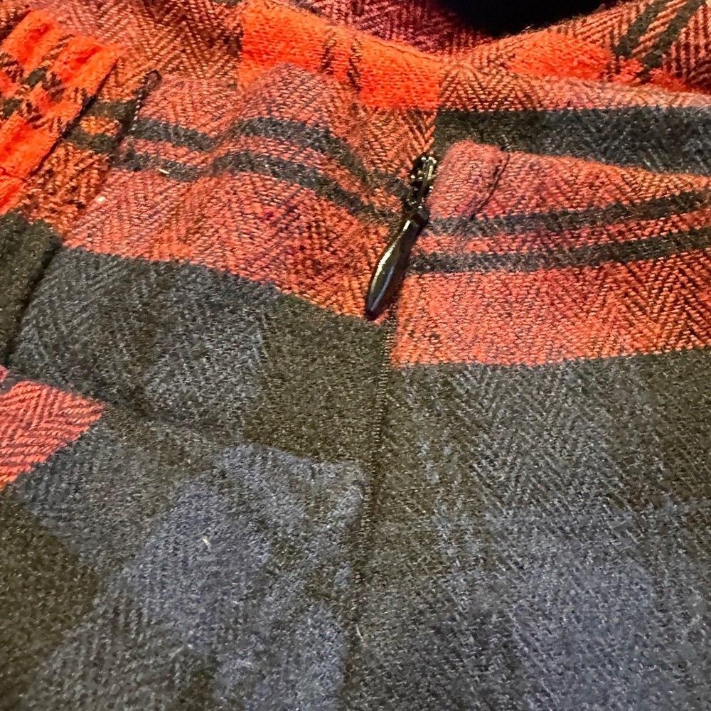 Red, blue and black plaid modern skirt. - Picture 6 of 9